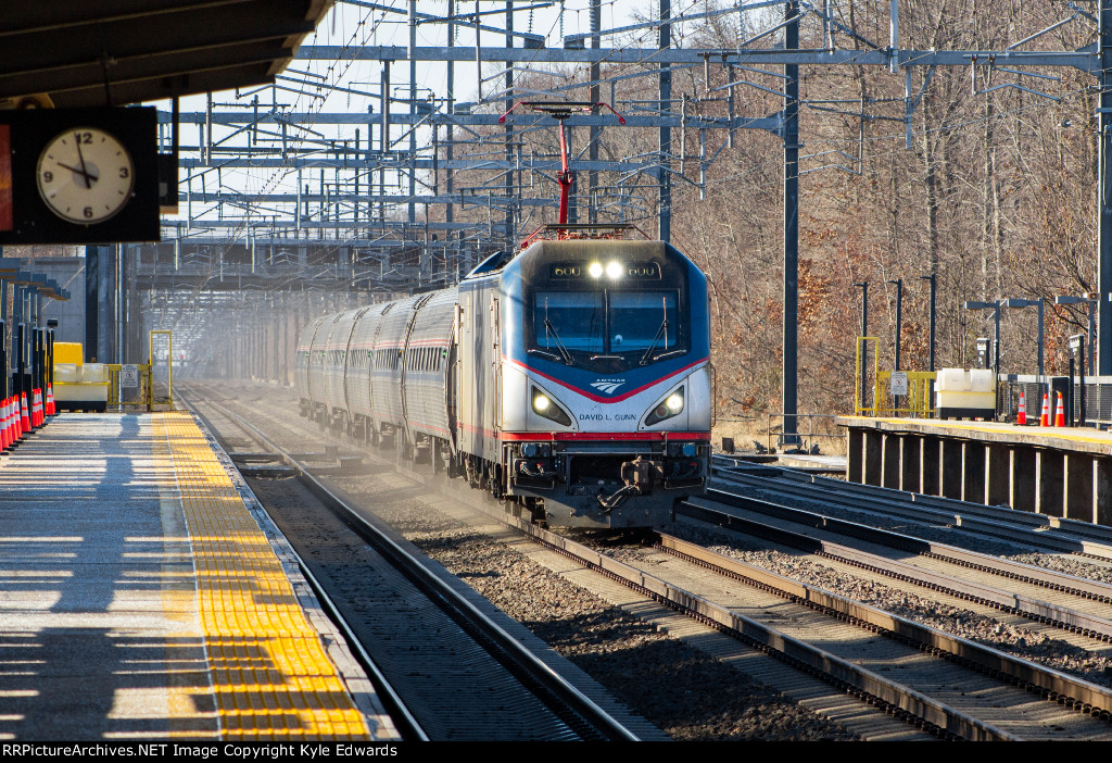 AMTK ACS-64 No. 600 on "Vermonter" No. 54